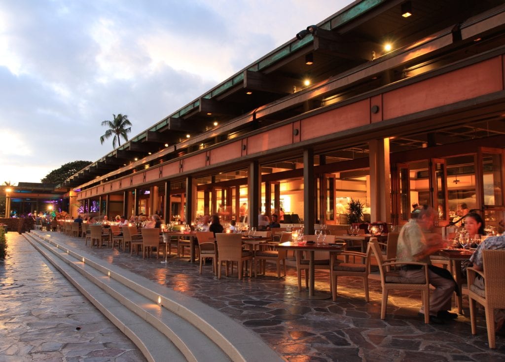 Manta is the Mauna Kea Resort's fine dining restaurant overlooking Kauna’oa Bay