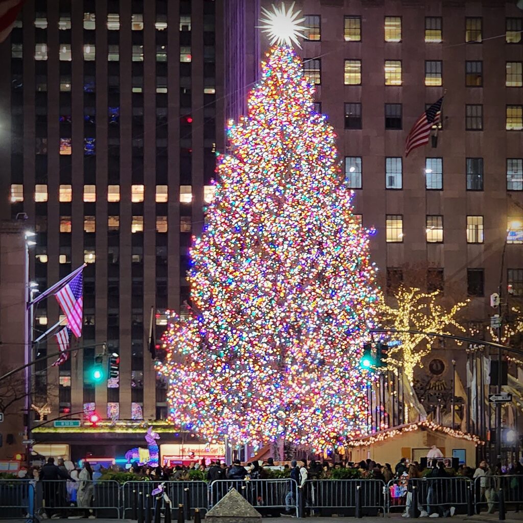 The Macallan Harmony Hideaway in NYC Rockefeller Center near Christmas tree via 360 Magazine. 