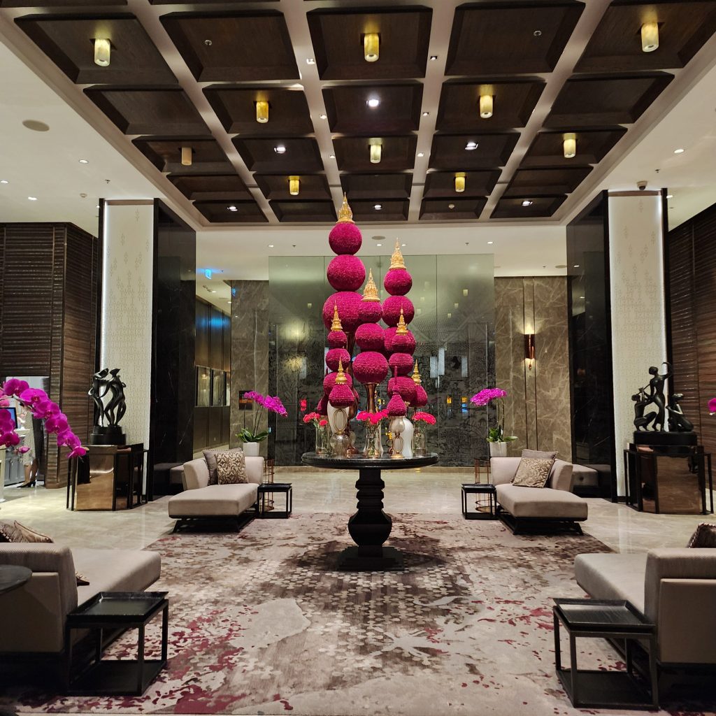 Photographer Vaughn Lowery captures Marriott Bangkok for 360 MAGAZINE. 