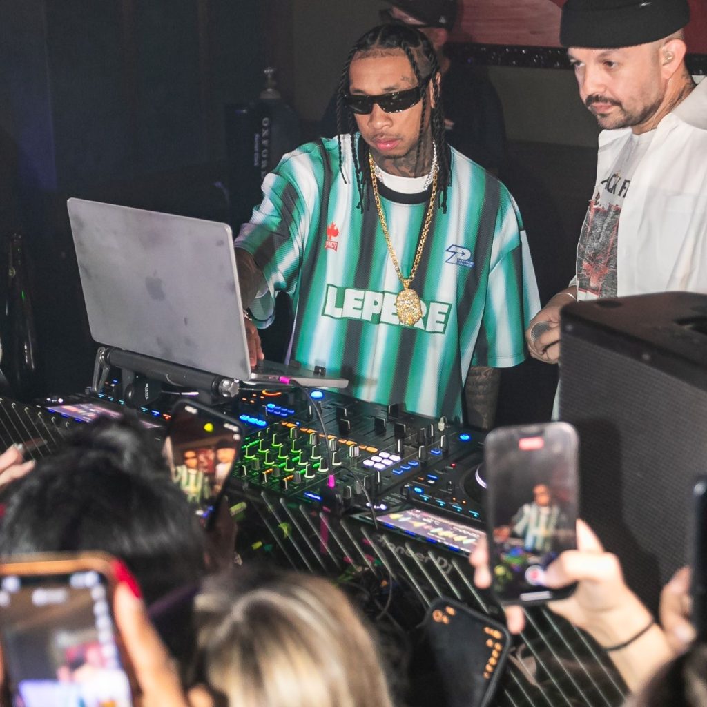 Oxford Social Club in San Diego Gaslamp district and Tyga team up for an epic evening via 360 MAGAZINE. 