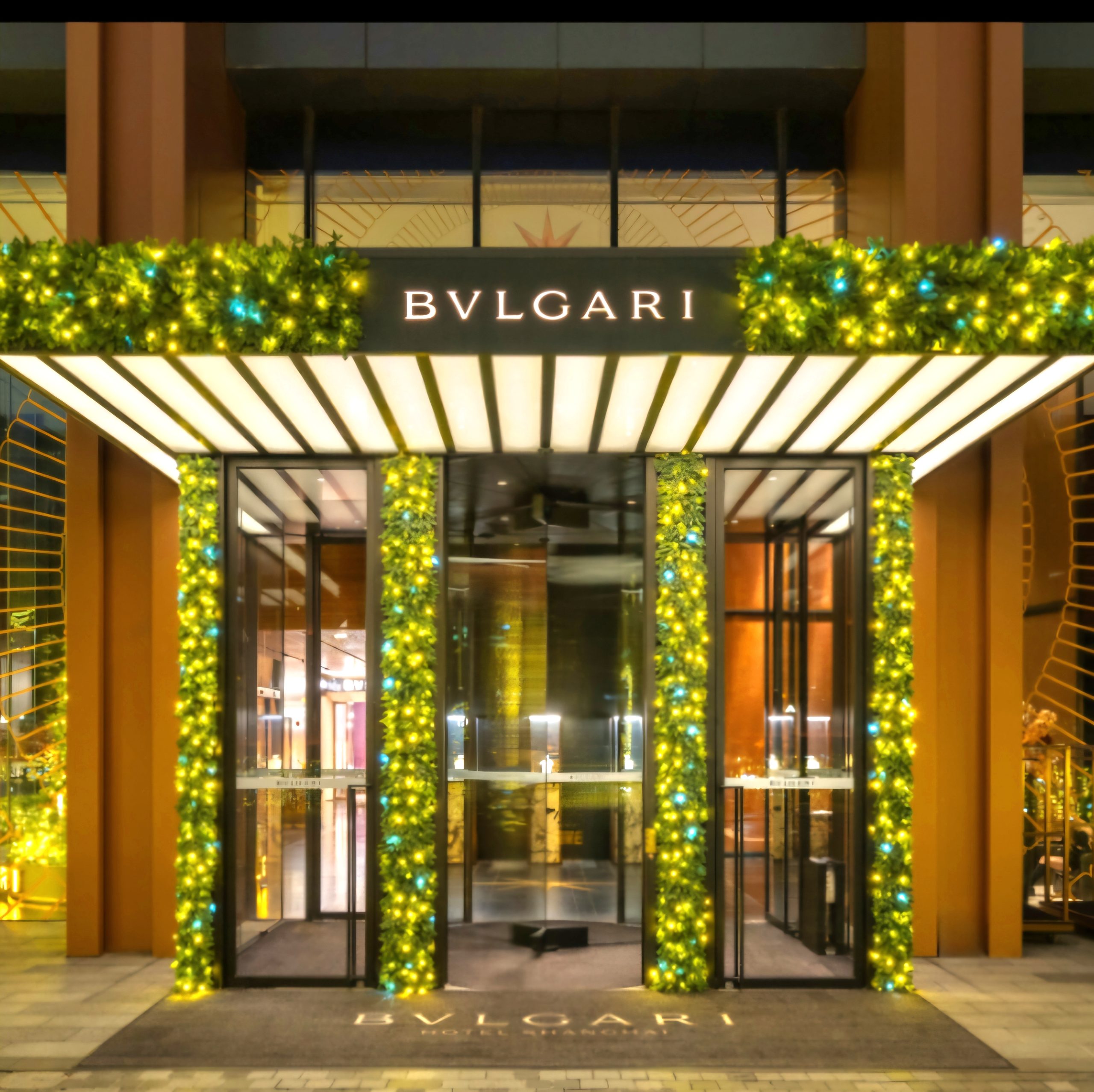 Bvlgari Hotel Shanghai holiday decorations via 360 Magazine.