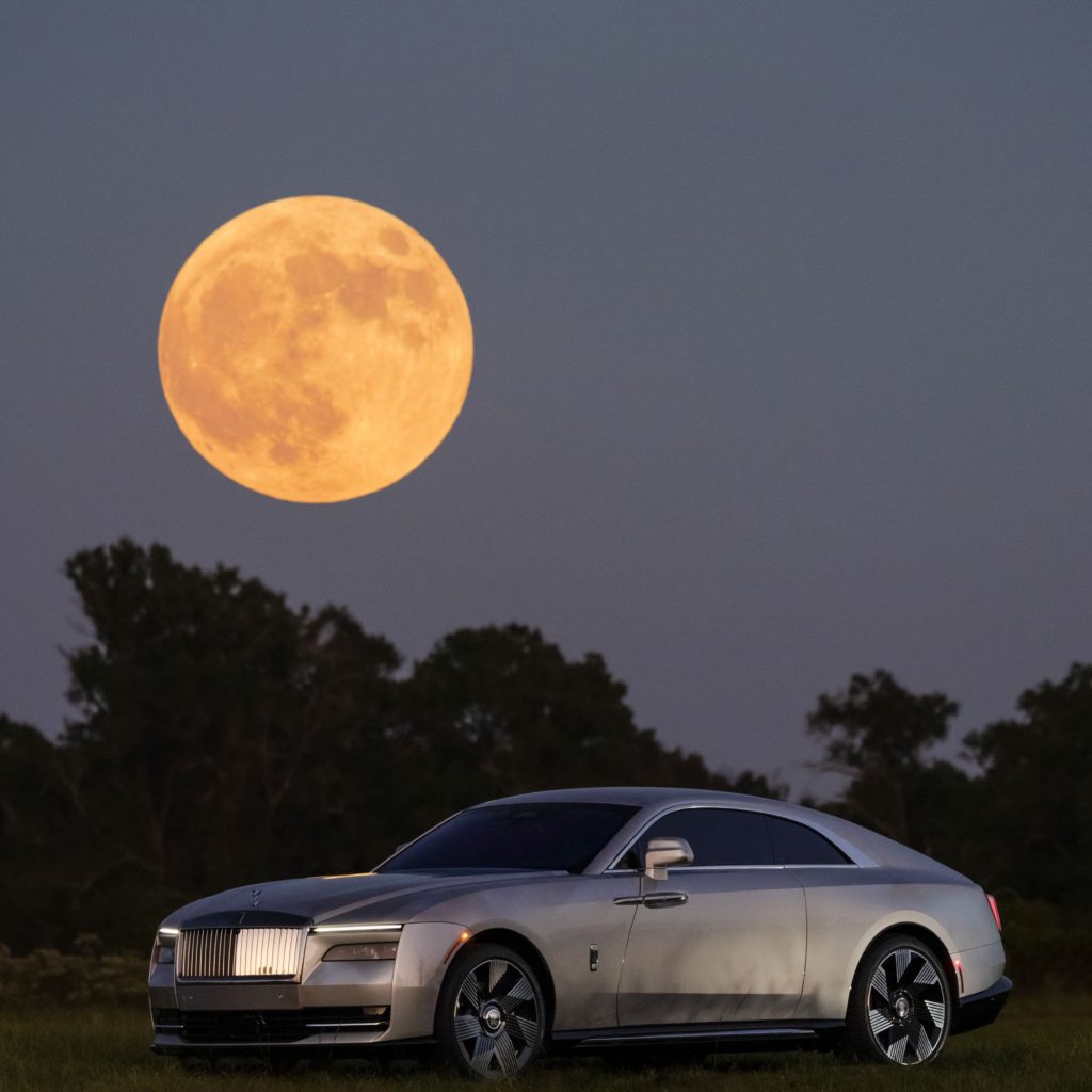 Rolls-Royce Spectre via 360 Magazine. 