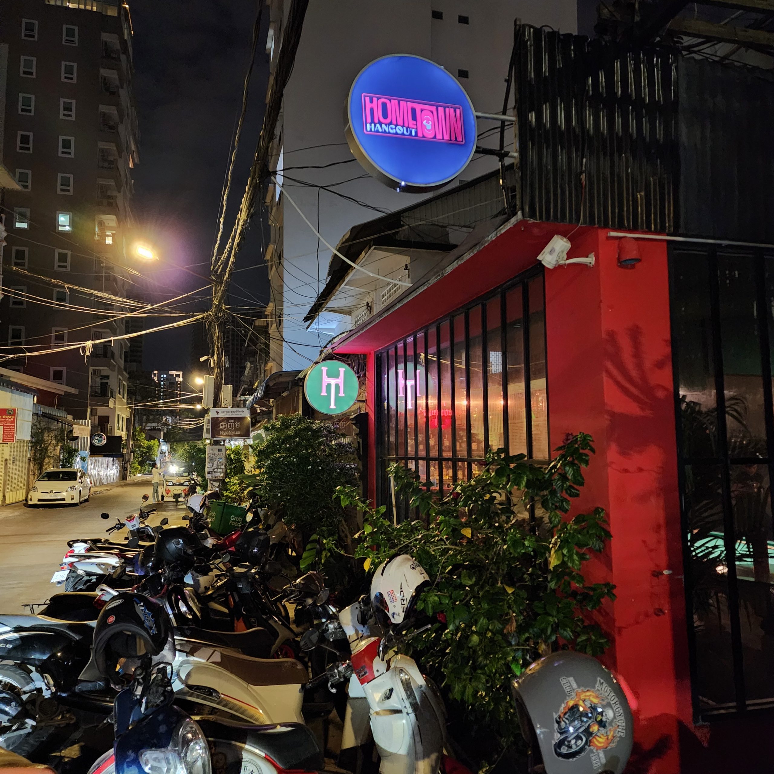 Hometown Hangout Phnom Penh captured by Vaughn Lowery for 360 MAGAZINE.