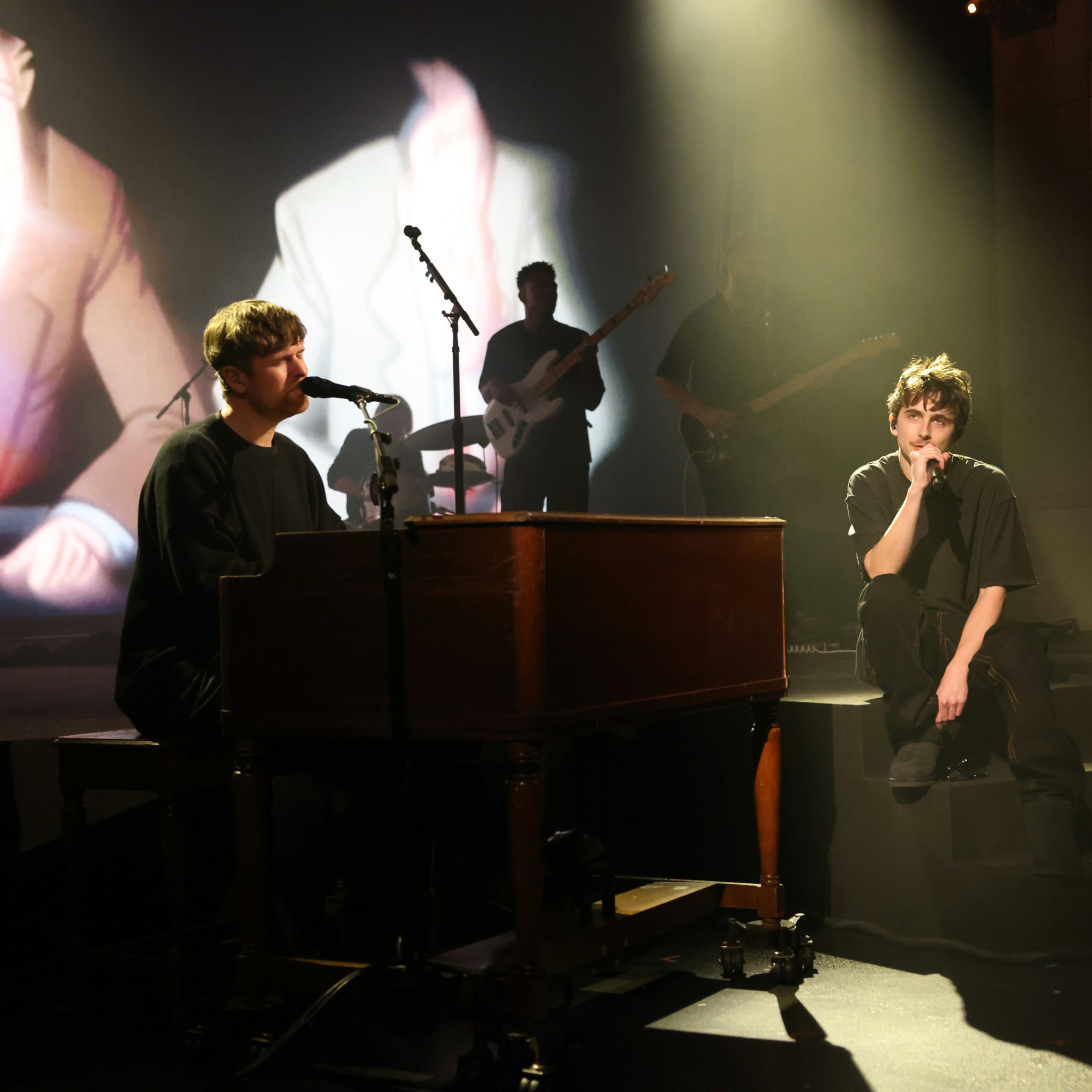 On 25th January, James Blake joined Timothée Chalamet on SNL for his live performance of Bob Dylan’s “Three Angels” via 360 MAGAZINE.